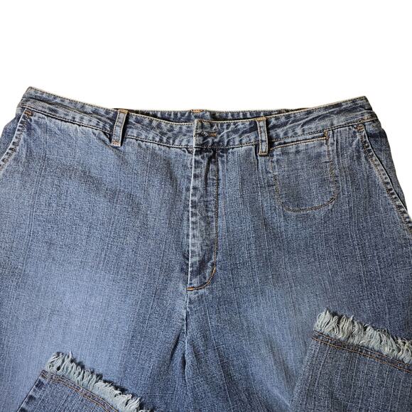 Chicos Frayed Hem Wide Leg Cropped Jeans Elestic Comfort Sides Sz 2 US 12 or LG - Picture 2 of 10
